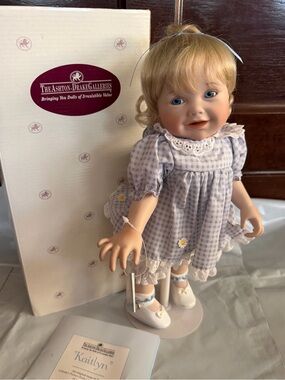 ESTATE FIND VINTAGE ASHTON DRAKE PORCELAIN KAITLYN DOLL GINGHAM DRESS BOX & COA